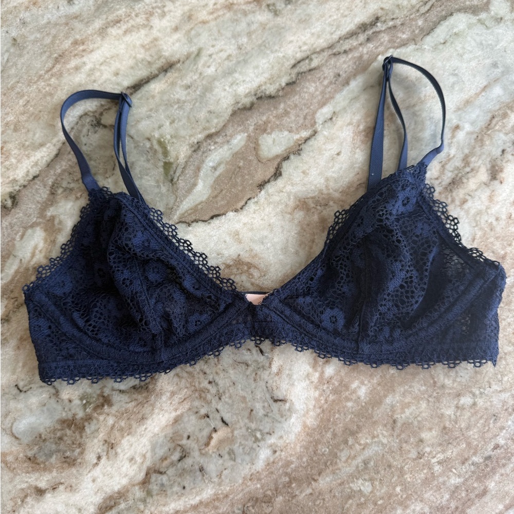 Victoria’s Secret NWT Navy blue Lace Bralette Sheer Unlined Romantic Lingerie XS